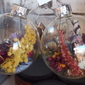 Dried flower baubles